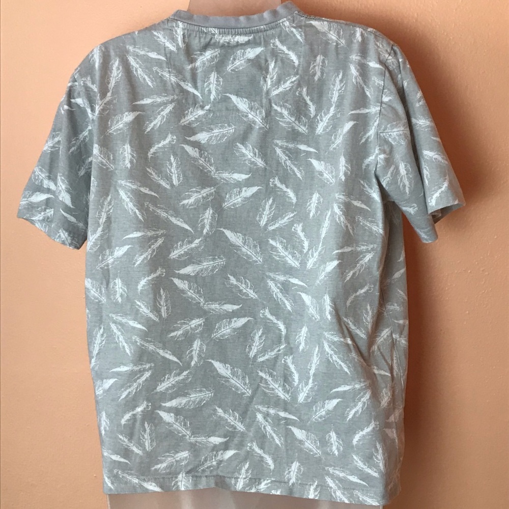 Broken Threads Gray Feather Print Pocket T-Shirt - Picture 2 of 4